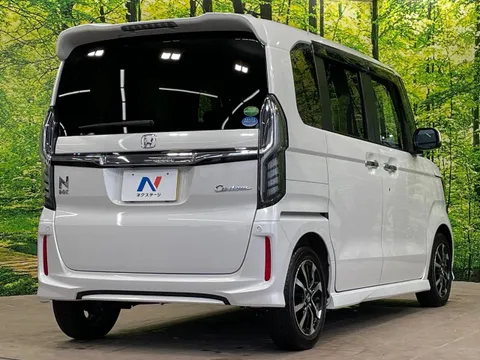 Honda N-BOX Custom