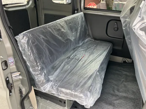 Nissan Clipper Van