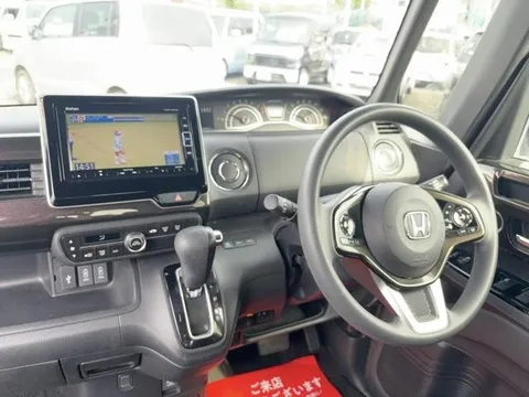 Honda N-BOX Custom