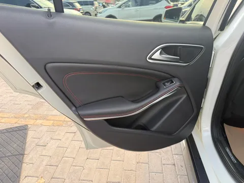 Mercedes-Benz Mercedes-Benz GLA