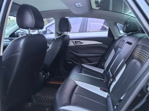 Roewe i6