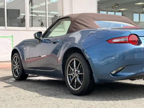 Mazda MX-5 (Roadster)