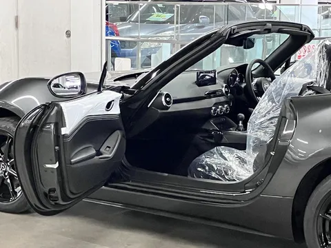 Mazda MX-5 (Roadster)