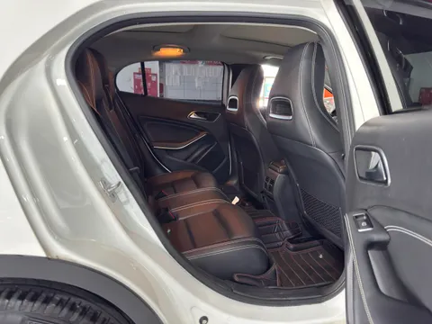 Mercedes-Benz Mercedes-Benz GLA