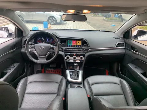 Hyundai Elantra (Avante)