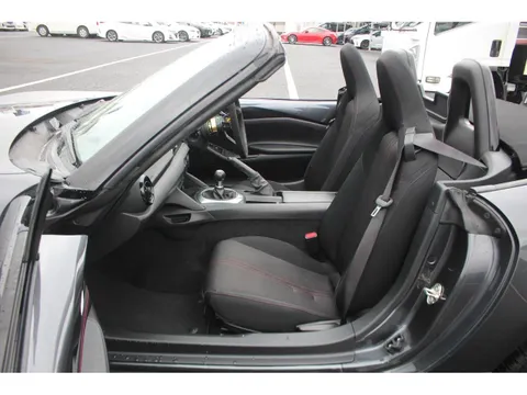 Mazda MX-5 (Roadster)