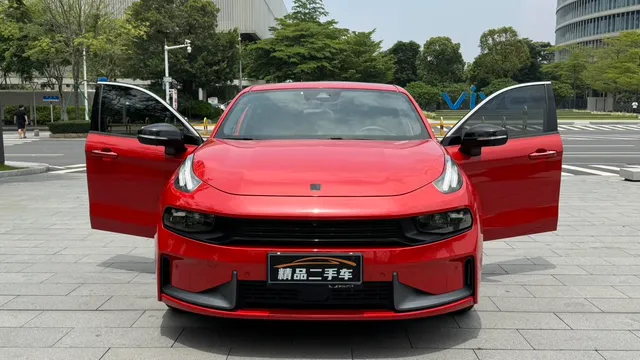 Lynk & Co 03