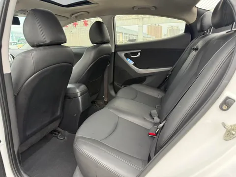 Hyundai Elantra (Avante)