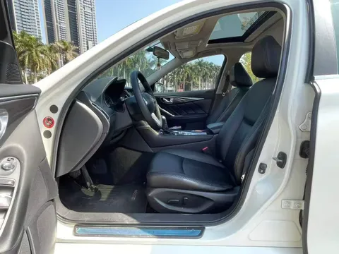 Infiniti Q50L