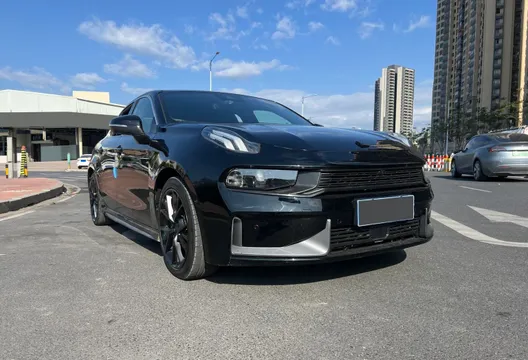Lynk & Co 03