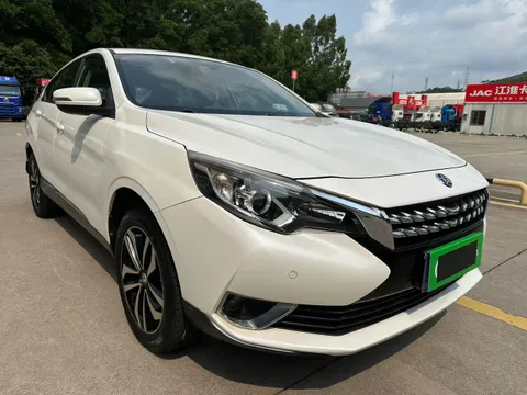 Venucia T90