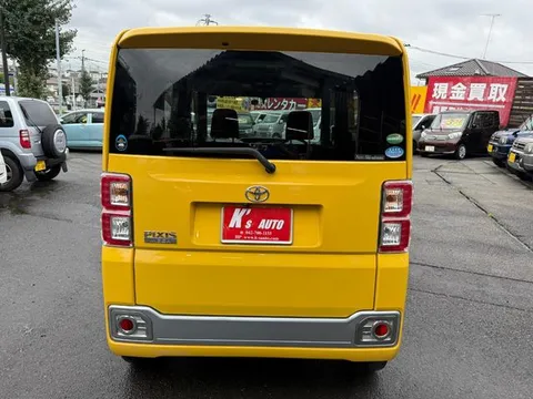 Toyota Pixis Mega