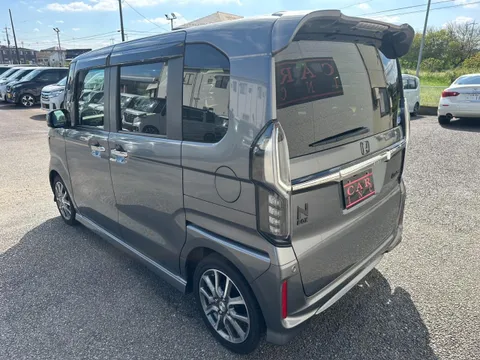 Honda N-BOX Custom