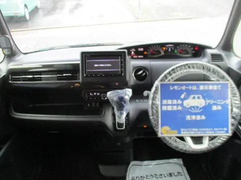 Honda N-BOX Custom