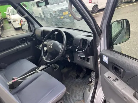 Mitsubishi Minicab Van