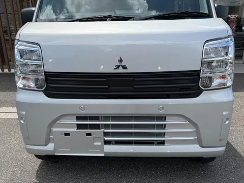 Mitsubishi Minicab Van