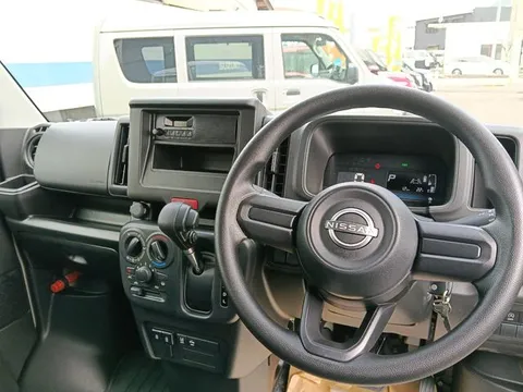 Nissan Clipper Van
