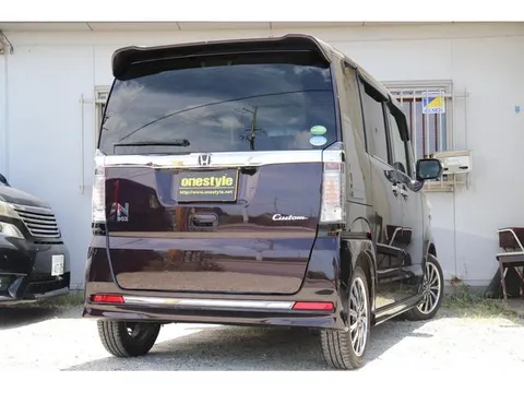 Honda N-BOX Custom
