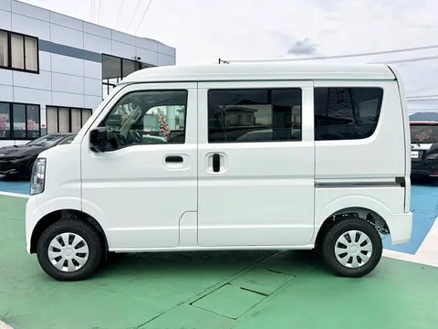 Nissan Clipper Van