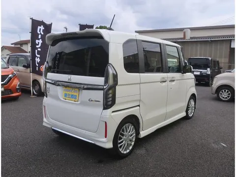 Honda N-BOX Custom