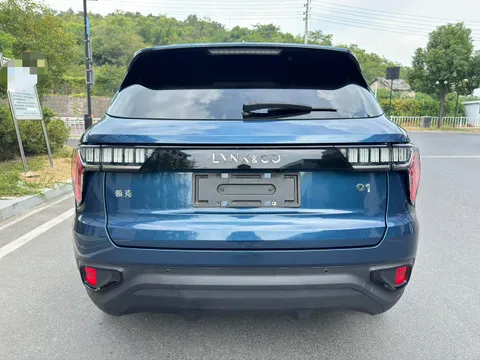 Lynk & Co 01