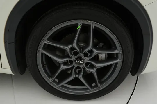 Infiniti Q30