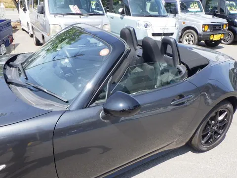 Mazda MX-5 (Roadster)
