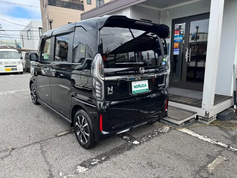 Honda N-BOX Custom
