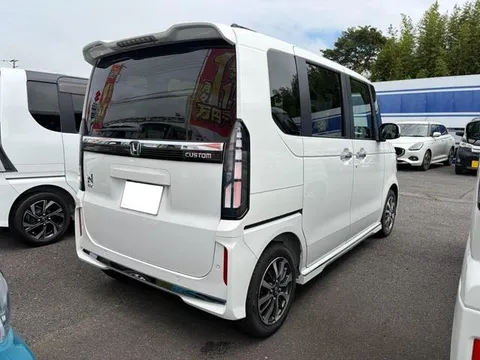 Honda N-BOX Custom