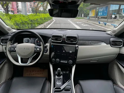 Lynk & Co 02
