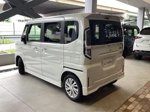 Suzuki Spacia Custom