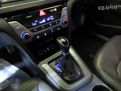 Hyundai Elantra (Avante)