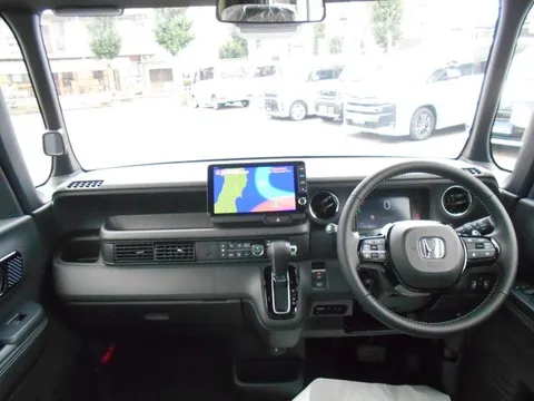 Honda N-BOX Custom