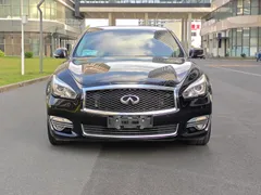 Infiniti Q70