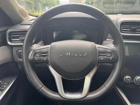Lynk & Co 02