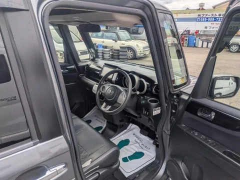 Honda N-BOX Custom