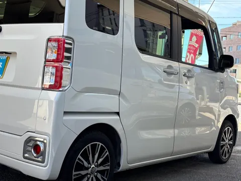 Toyota Pixis Mega