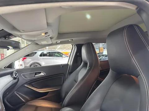 Mercedes-Benz Mercedes-Benz GLA
