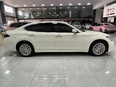 Infiniti Q70