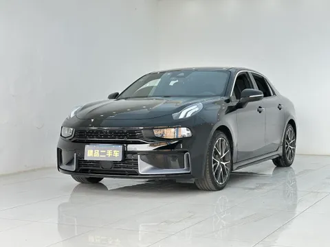 Lynk & Co 03