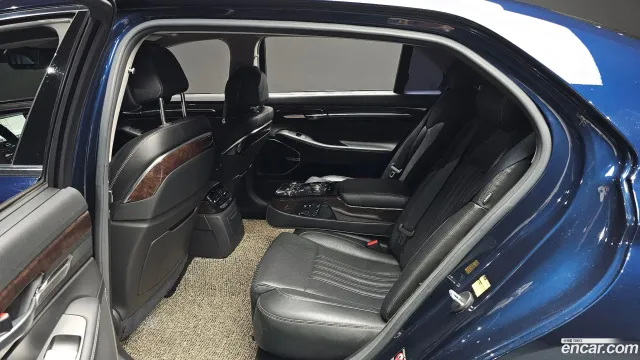 Genesis G90 (EQ900)
