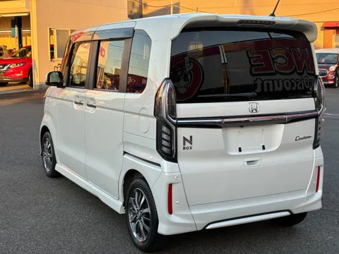 Honda N-BOX Custom