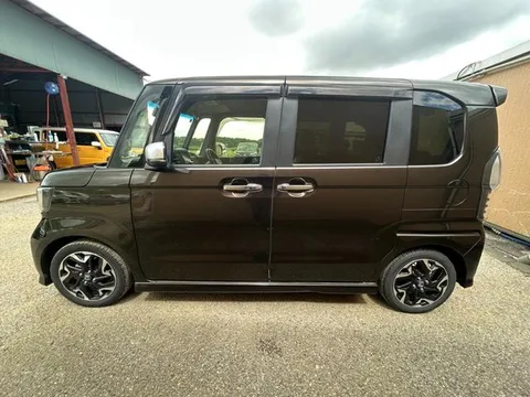 Honda N-BOX Custom