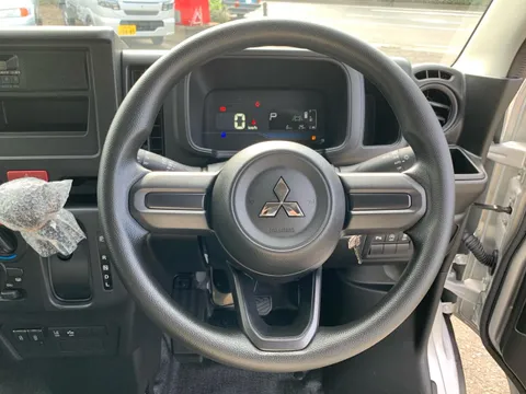 Mitsubishi Minicab Van