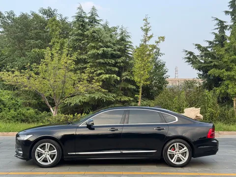 Volvo S90