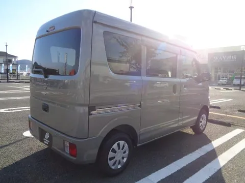 Nissan Clipper Van