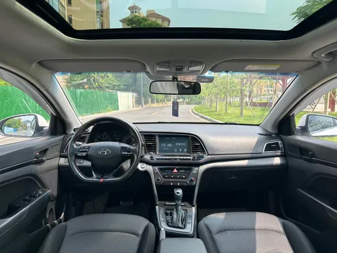 Hyundai Elantra (Avante)
