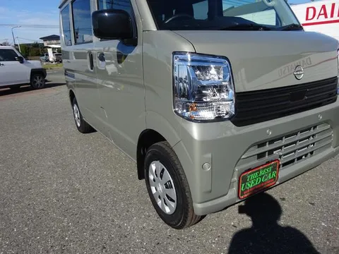 Nissan Clipper Van
