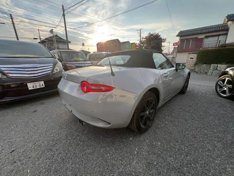 Mazda MX-5 (Roadster)