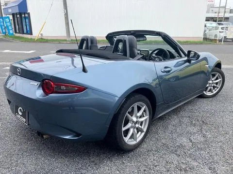 Mazda MX-5 (Roadster)